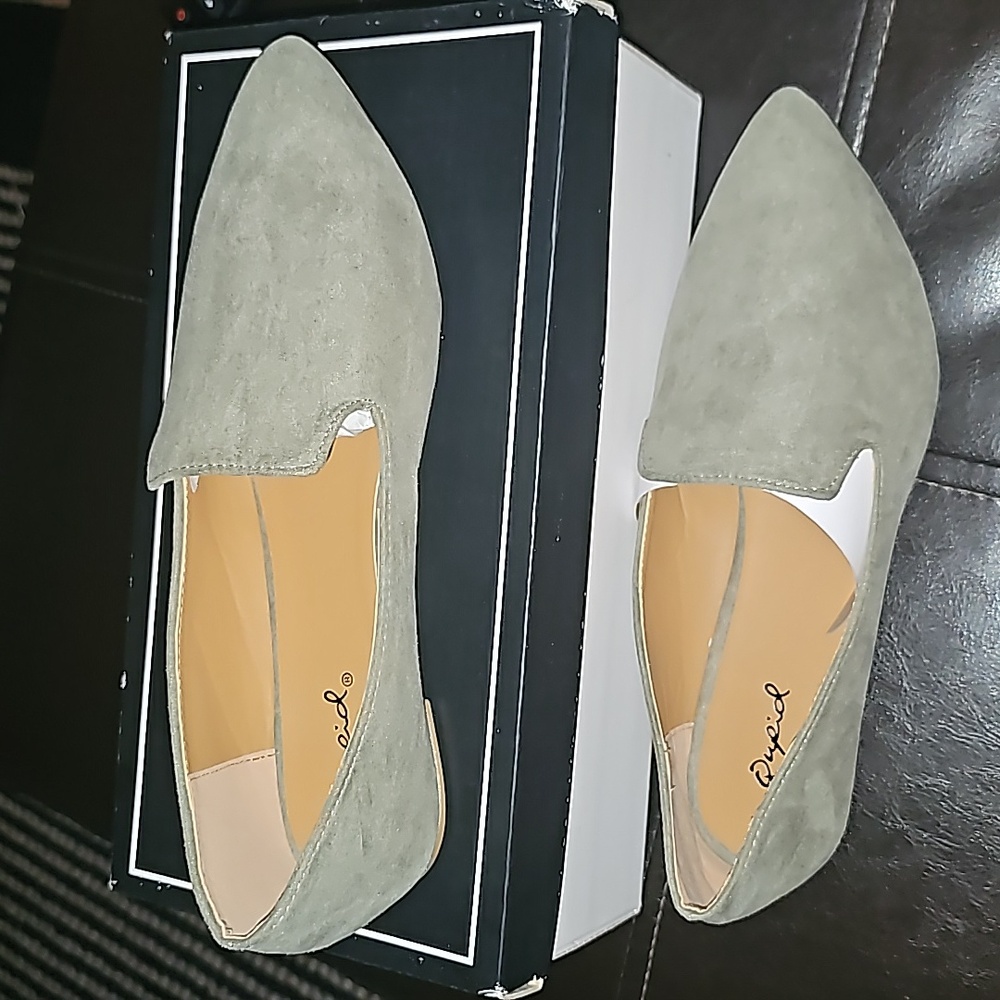 Casual flats